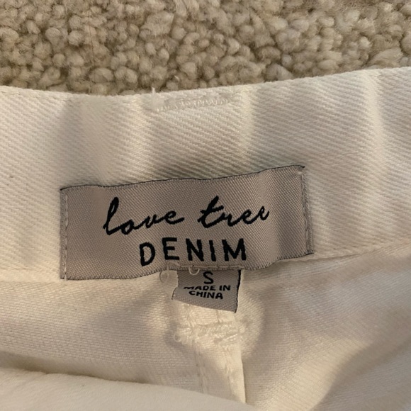Love Tree Boutique white denim shorts - Picture 2 of 3